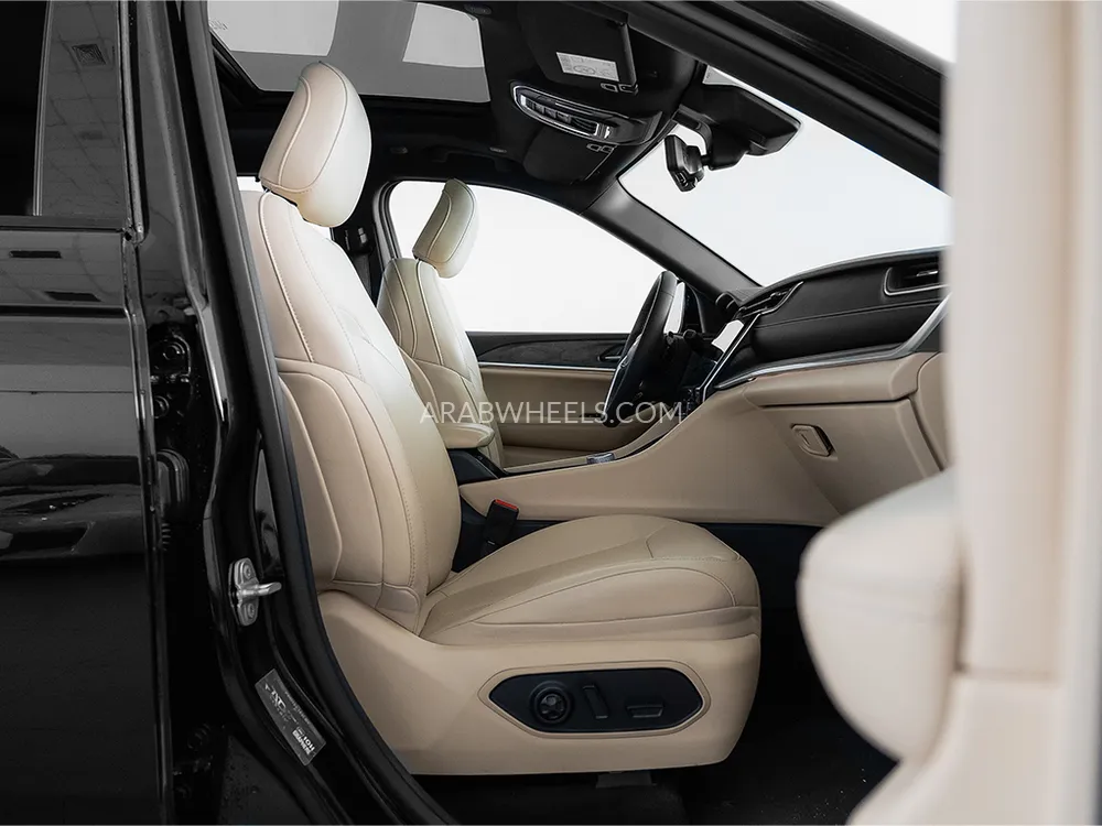 Jeep Grand Cherokee 2023 for Sale in Dubai Image-8