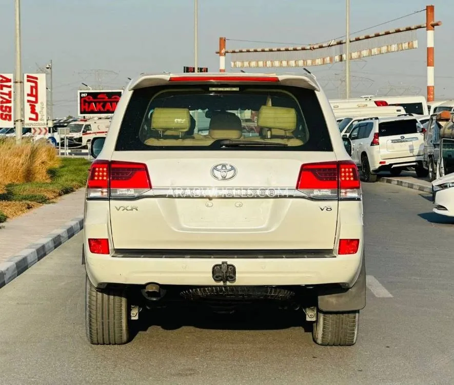 Toyota Land Cruiser 2018 for Sale in Dubai Image-7