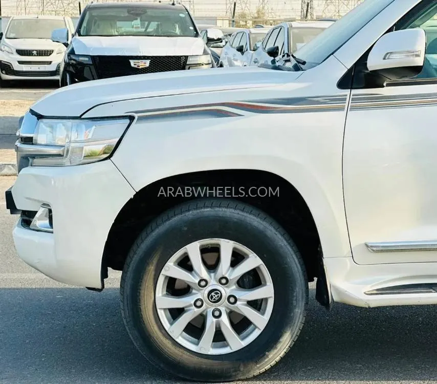 Toyota Land Cruiser 2018 for Sale in Dubai Image-17