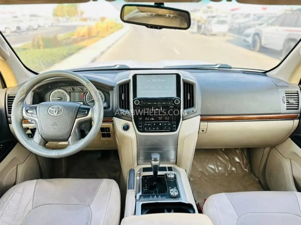 Toyota Land Cruiser 2018 for Sale in Dubai Image-18
