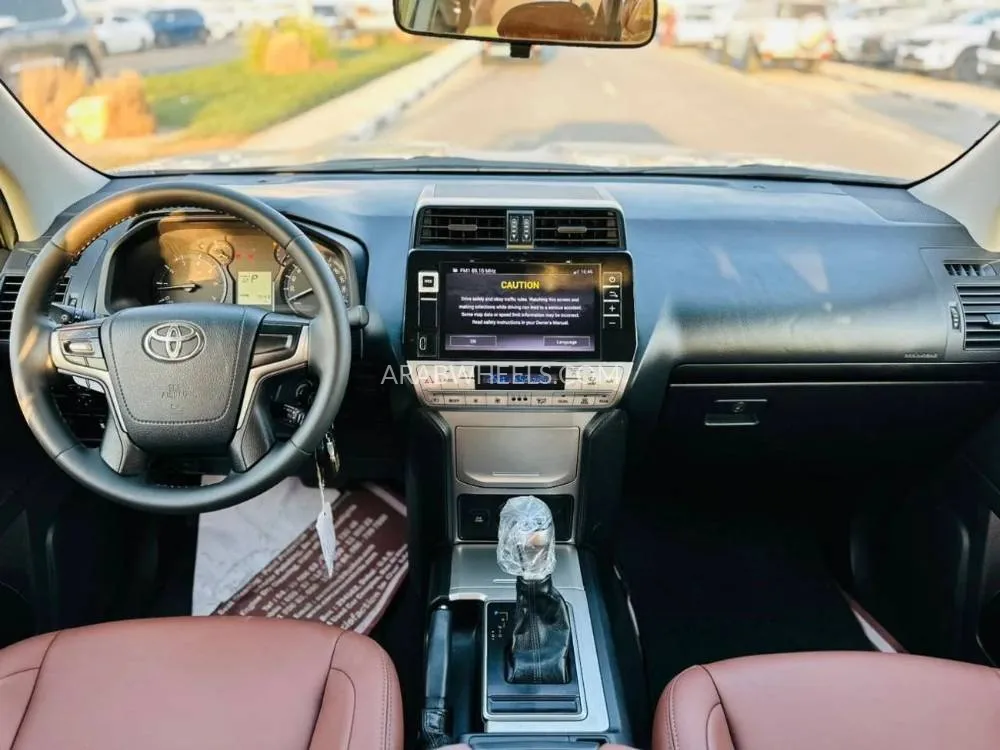Toyota Land Cruiser Prado 2022 for Sale in Dubai Image-11