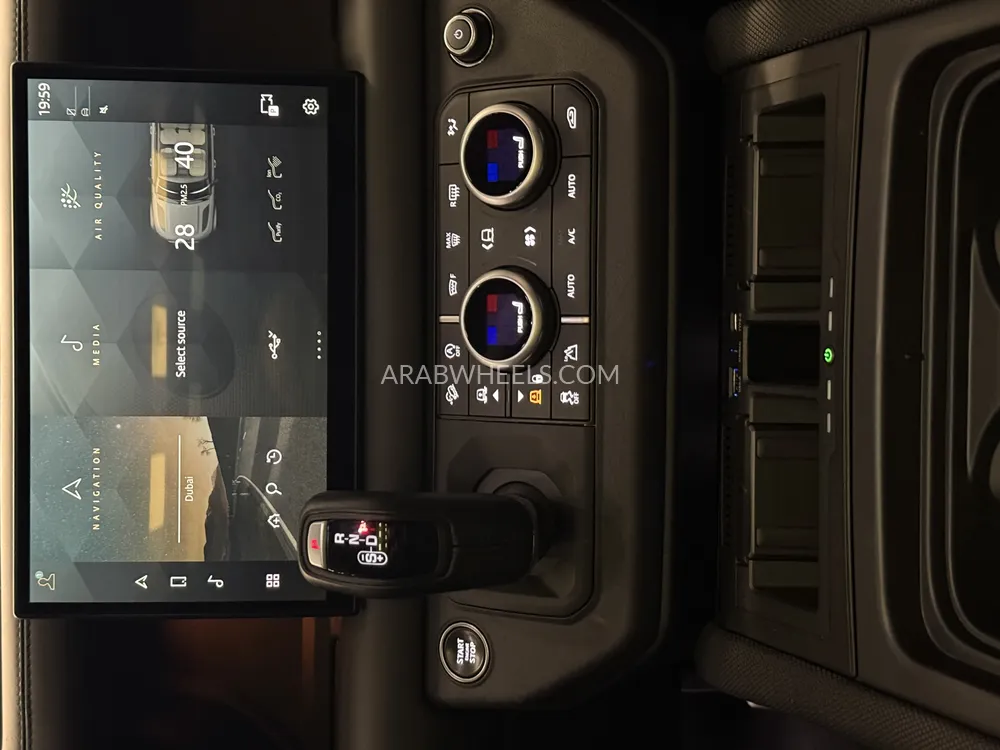 Land Rover Defender 2023 for Sale in Dubai Image-9