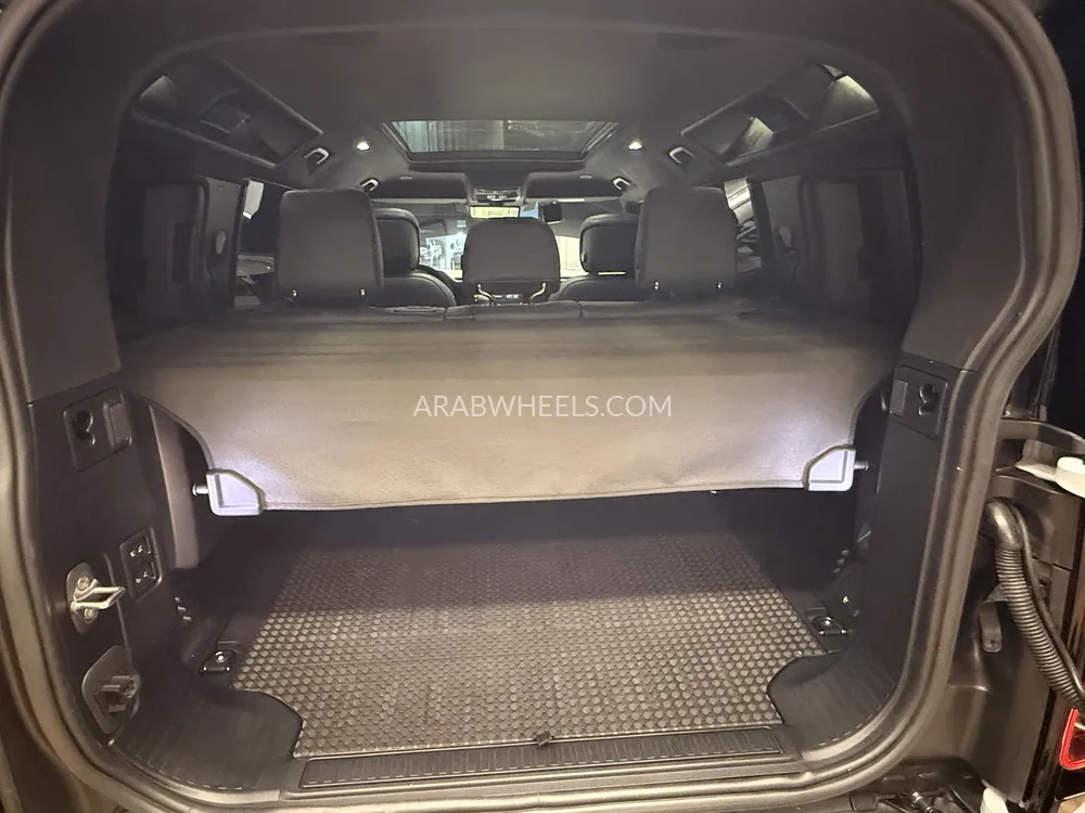 Land Rover Defender 2023 for Sale in Dubai Image-12