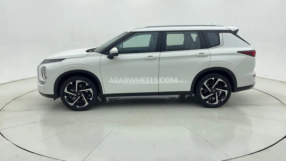 Mitsubishi Outlander 2024 for Sale in Dubai Image-6