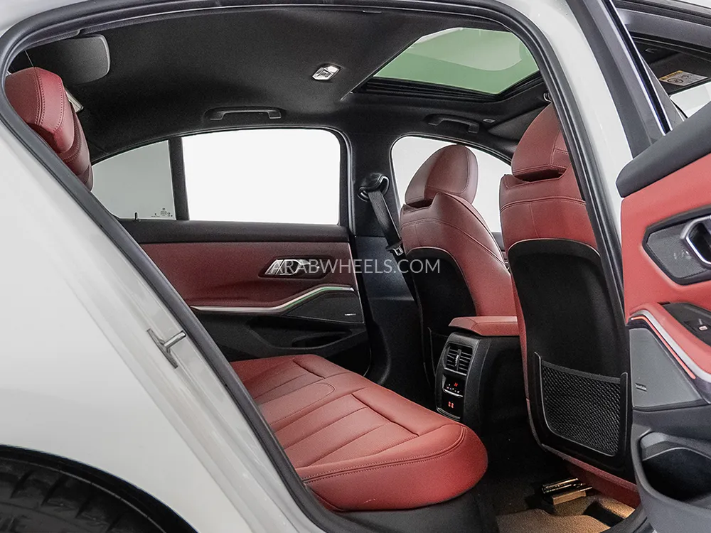 بي إم دبليو الفئة الثالثة 2023 for Sale in دبي Image-15