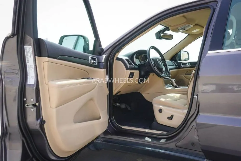 Jeep Cherokee 2021 for Sale in Dubai Image-8