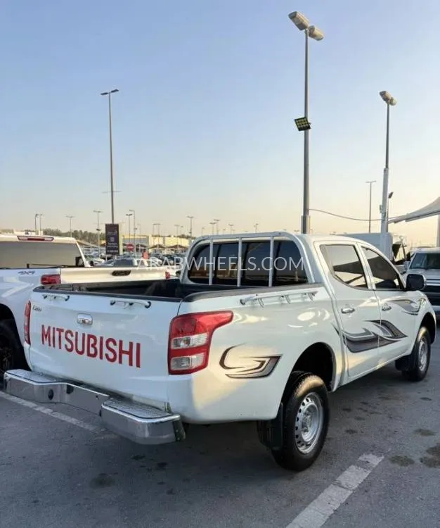 Mitsubishi L200 2016 for Sale in Sharjah Image-3