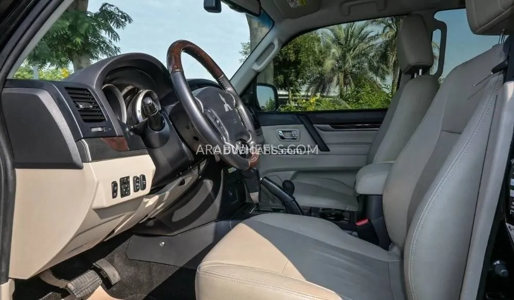 Mitsubishi Pajero 2020 for Sale in Dubai Image-14
