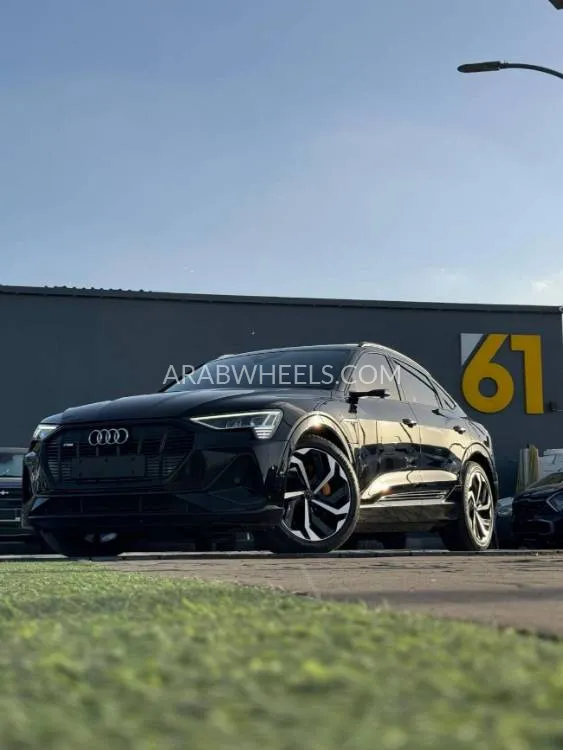 أودي Q8 e-tron 2020 for Sale in عجمان Image-3