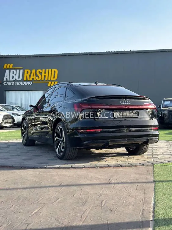 أودي Q8 e-tron 2020 for Sale in عجمان Image-12