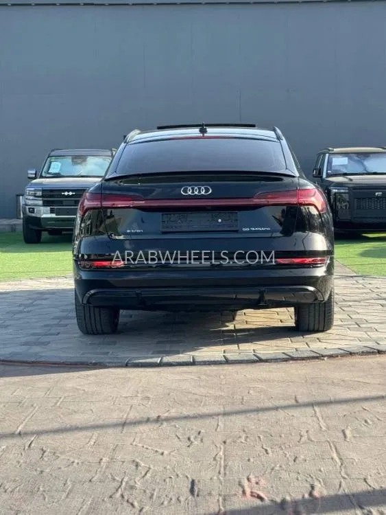 أودي Q8 e-tron 2020 for Sale in عجمان Image-13