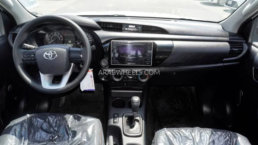Toyota Hilux 2017 for Sale in Dubai Image-7