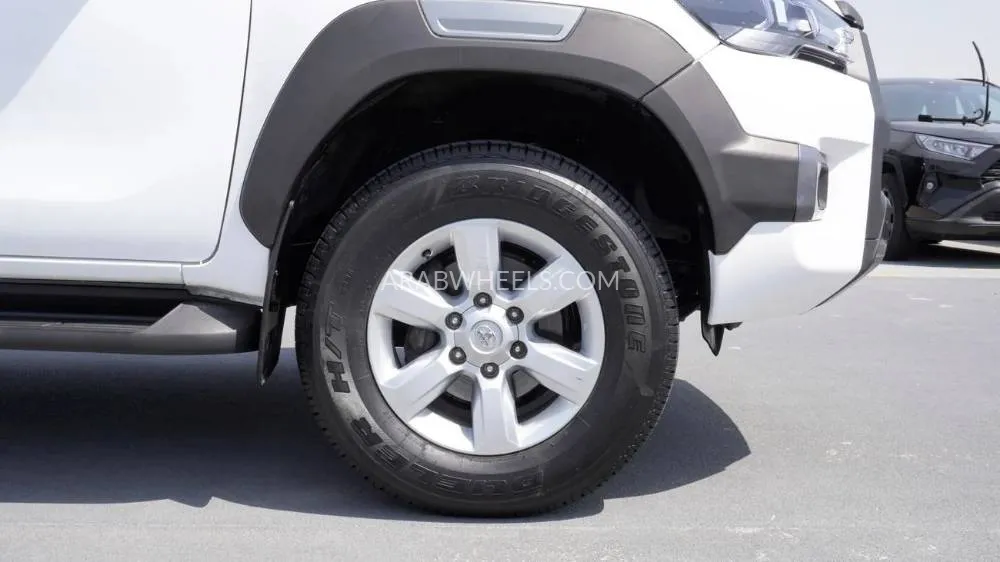 Toyota Hilux 2017 for Sale in Dubai Image-18