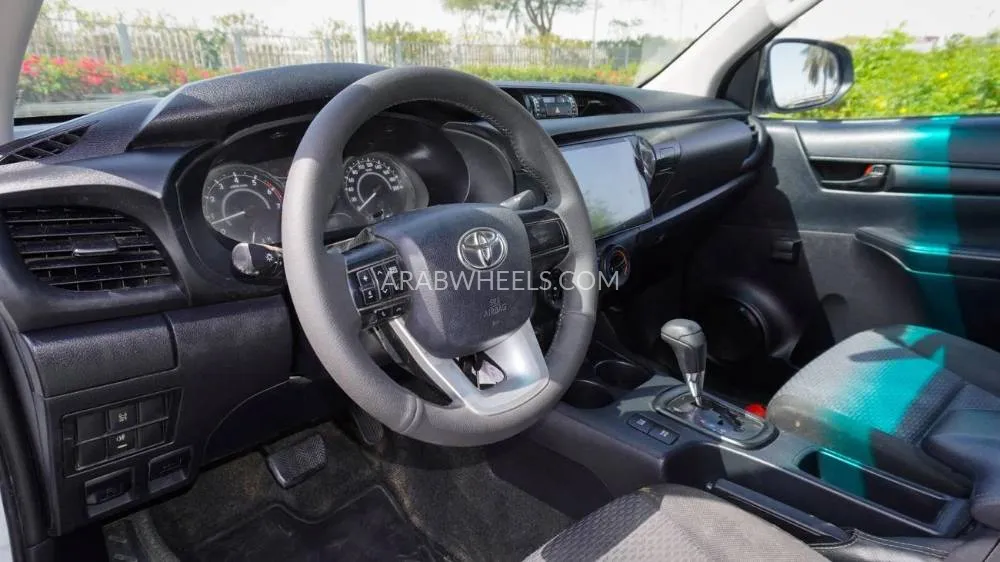 Toyota Hilux 2017 for Sale in Dubai Image-5