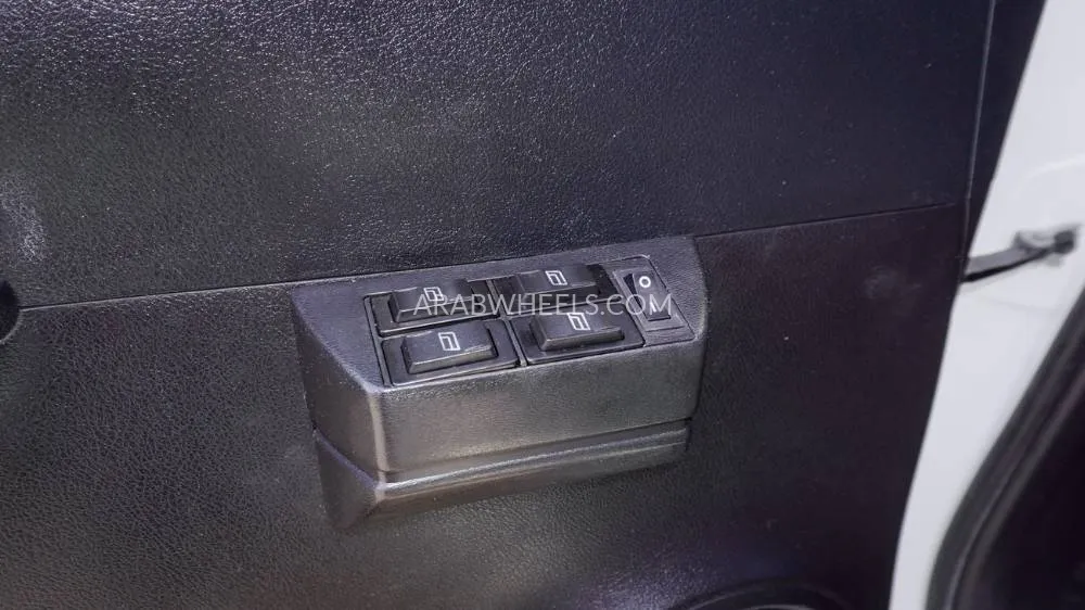 Toyota Hilux 2017 for Sale in Dubai Image-13