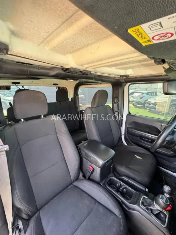 Jeep Wrangler 2018 for Sale in Ajman Image-11