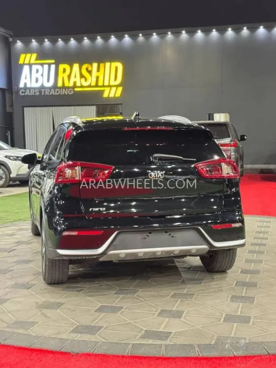 Kia Niro 2017 for Sale in Ajman Image-5