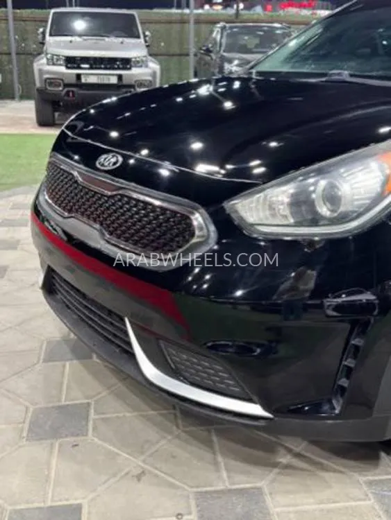 Kia Niro 2017 for Sale in Ajman Image-8