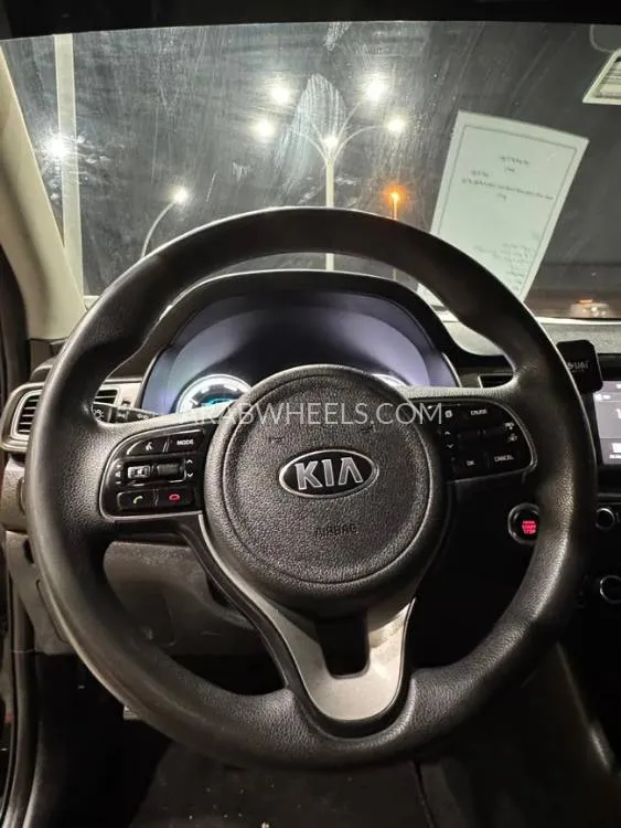 Kia Niro 2017 for Sale in Ajman Image-11