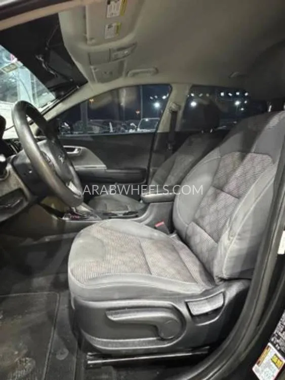 Kia Niro 2017 for Sale in Ajman Image-15