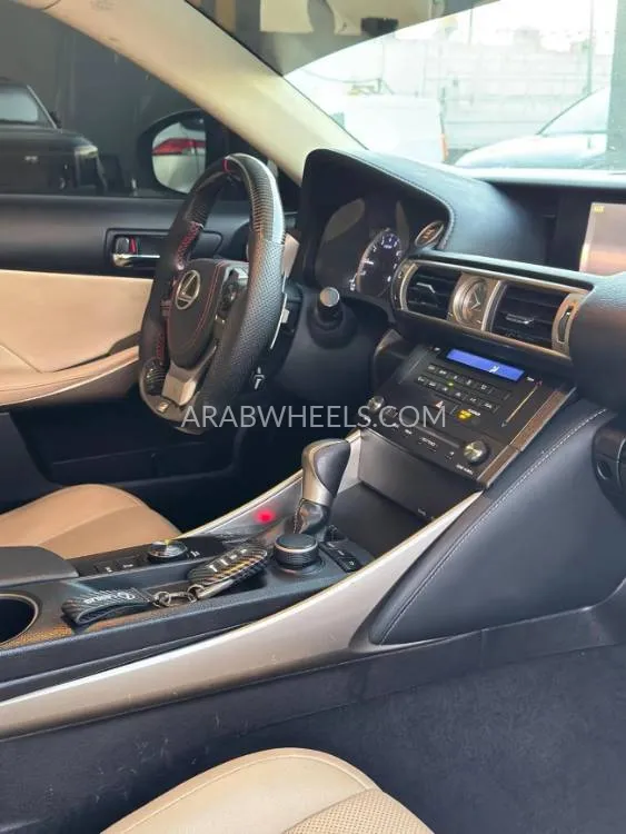 لكزس IS 2016 for Sale in عجمان Image-2