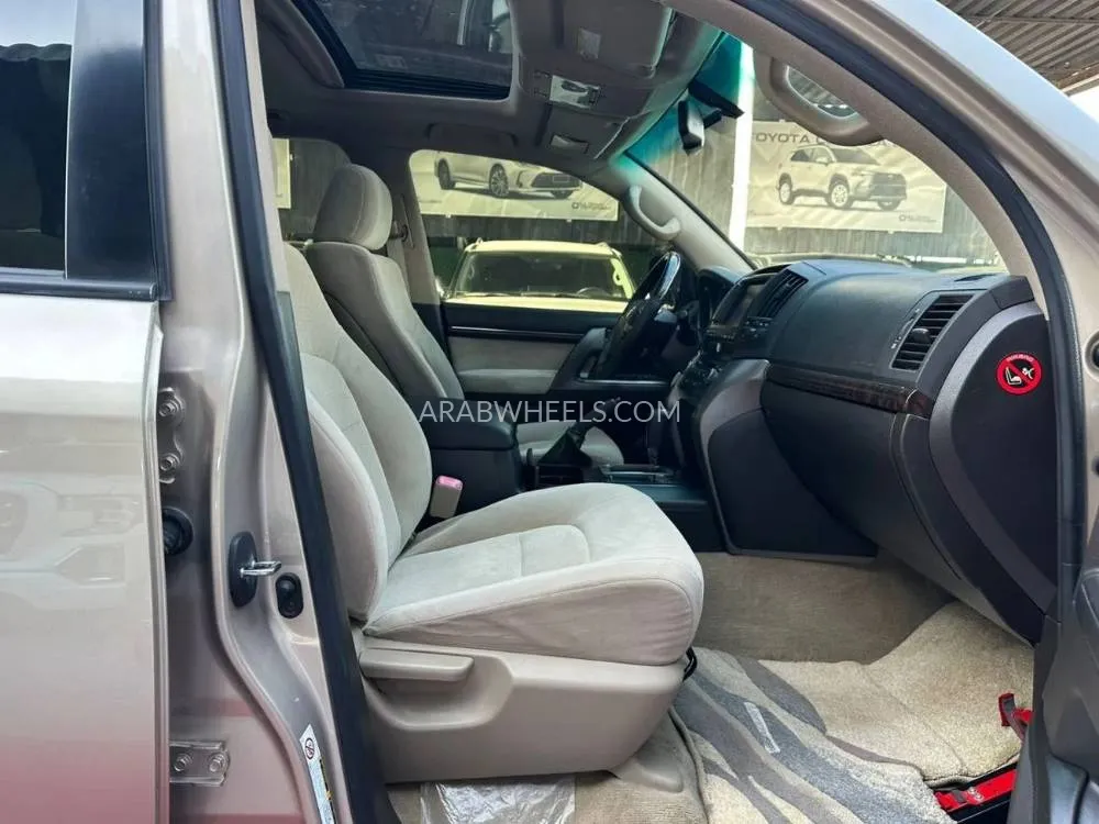Toyota Land Cruiser 2010 for Sale in Ajman Image-9