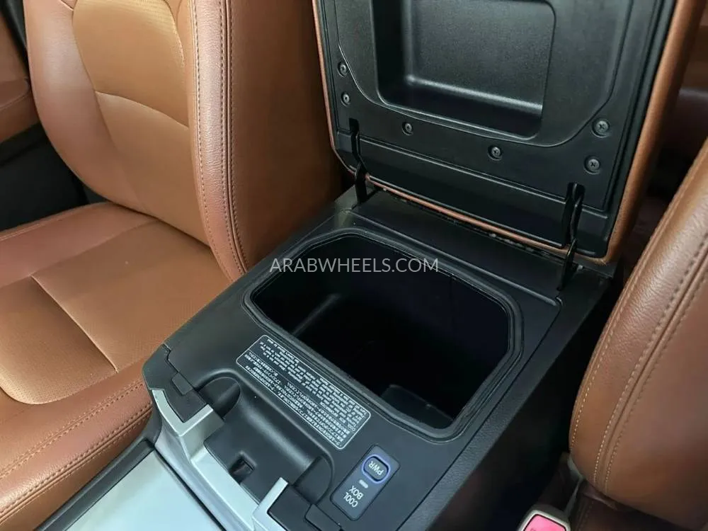 Toyota Land Cruiser 2010 for Sale in Ajman Image-13