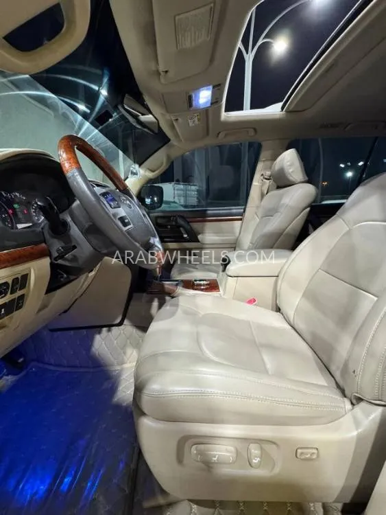 Toyota Land Cruiser 2014 for Sale in Ajman Image-10