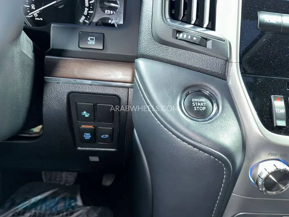 Toyota Land Cruiser 2019 for Sale in Ajman Image-23