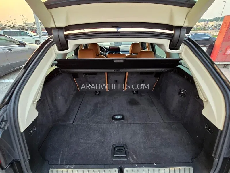 BMW 5 series 2022 for Sale in Sharjah Image-5