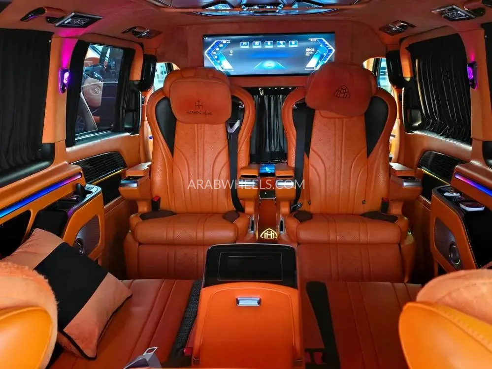 مرسيدس بنز كلاس V 2018 for Sale in الشارقة Image-18