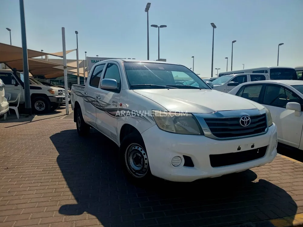 Toyota Hilux 2015 for Sale in Sharjah Image-3