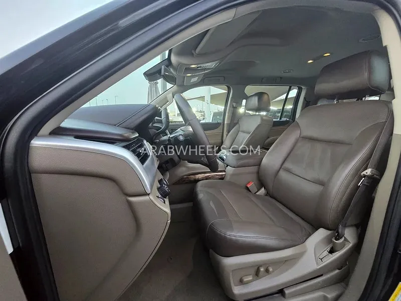 GMC Yukon XL 2020 for Sale in Sharjah Image-5