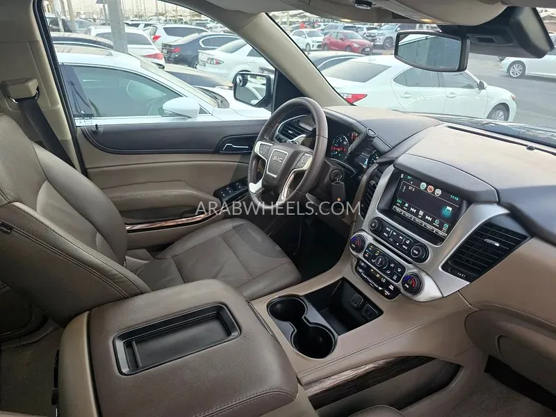 GMC Yukon XL 2020 for Sale in Sharjah Image-9