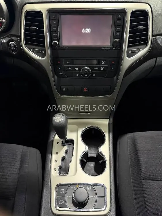 Jeep Grand Cherokee 2012 for Sale in Dubai Image-8