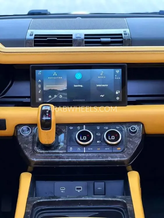 لاند روفر ديفندر 2022 for Sale in دبي Image-8