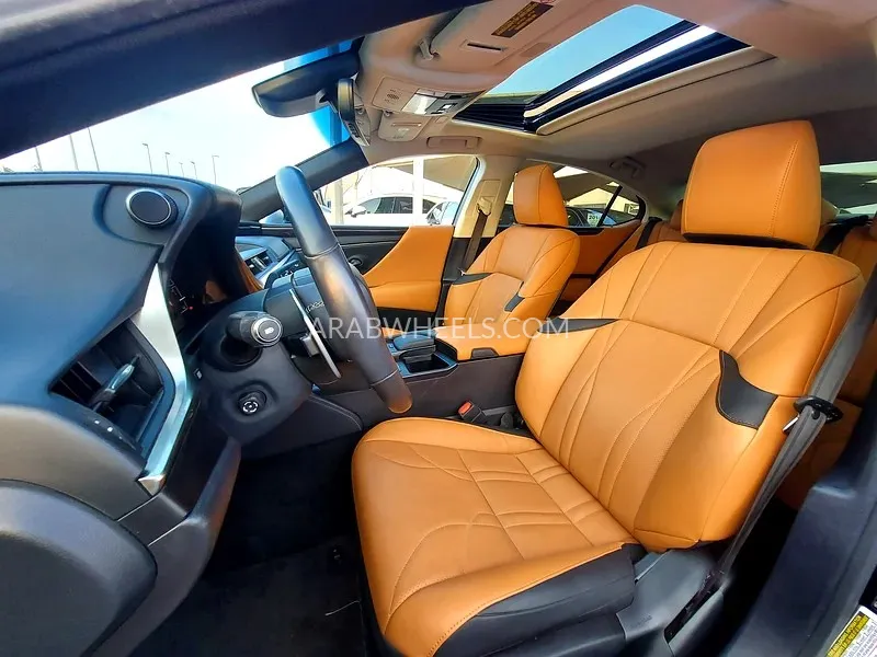 لكزس ES 2020 for Sale in الشارقة Image-8