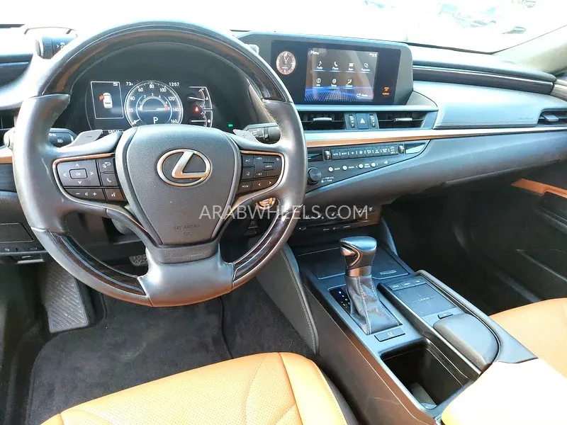 لكزس ES 2020 for Sale in الشارقة Image-9