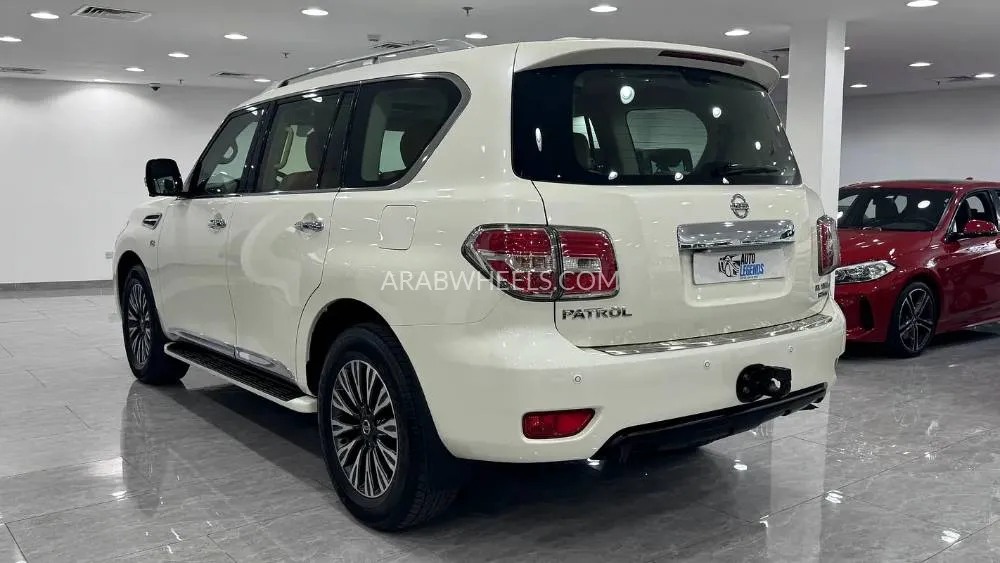 Nissan Patrol 2019 for Sale in Dubai Image-4