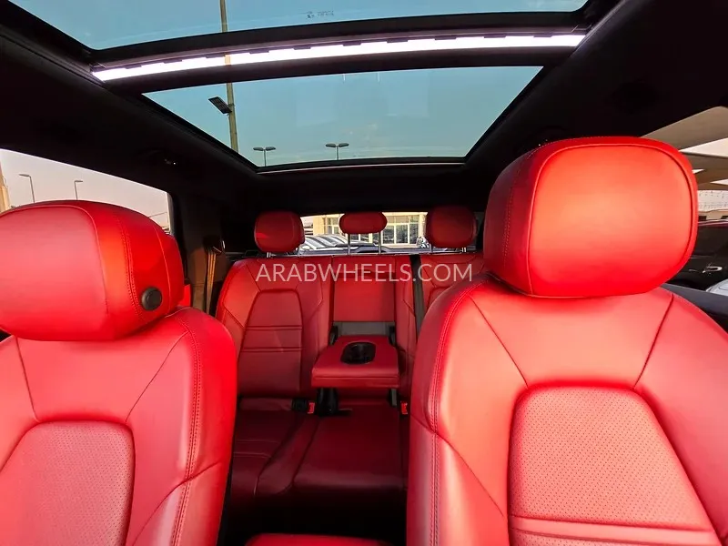 Porsche Cayenne 2023 for Sale in Sharjah Image-8