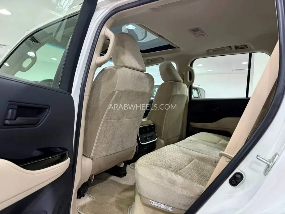 Toyota Land Cruiser 2023 for Sale in Dubai Image-7