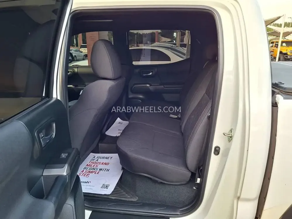 Toyota Tacoma 2017 for Sale in Sharjah Image-8