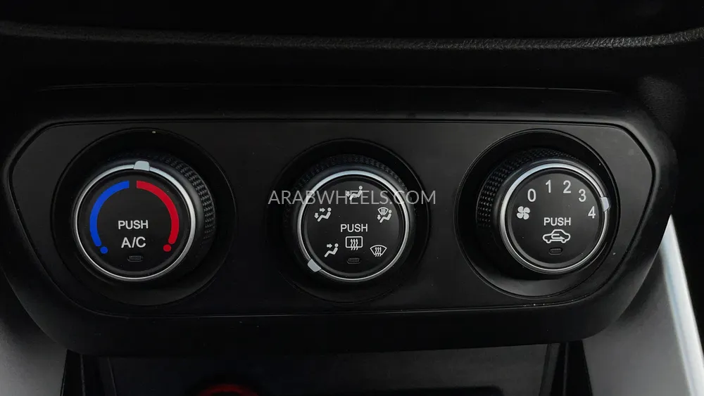 Chevrolet Captiva 2021 for Sale in Dubai Image-37