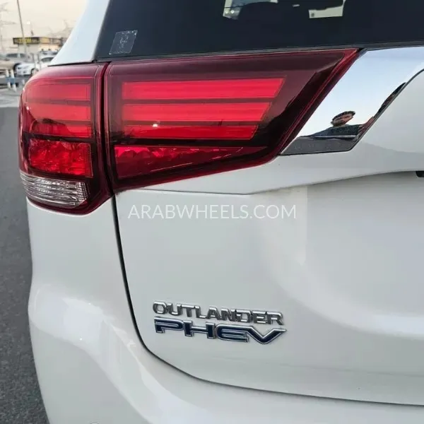 Mitsubishi Outlander 2019 for Sale in Dubai Image-12