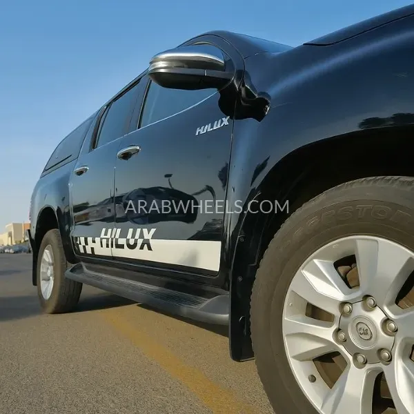 Toyota Hilux 2018 for Sale in Dubai Image-21