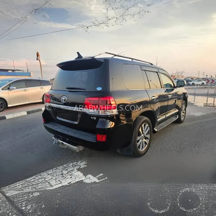 Toyota Land Cruiser 2017 for Sale in Dubai Image-5