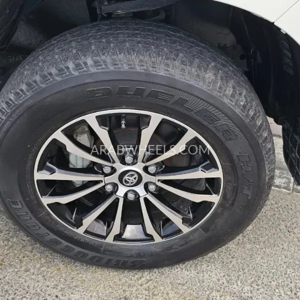 Toyota Land Cruiser Prado 2019 for Sale in Dubai Image-11
