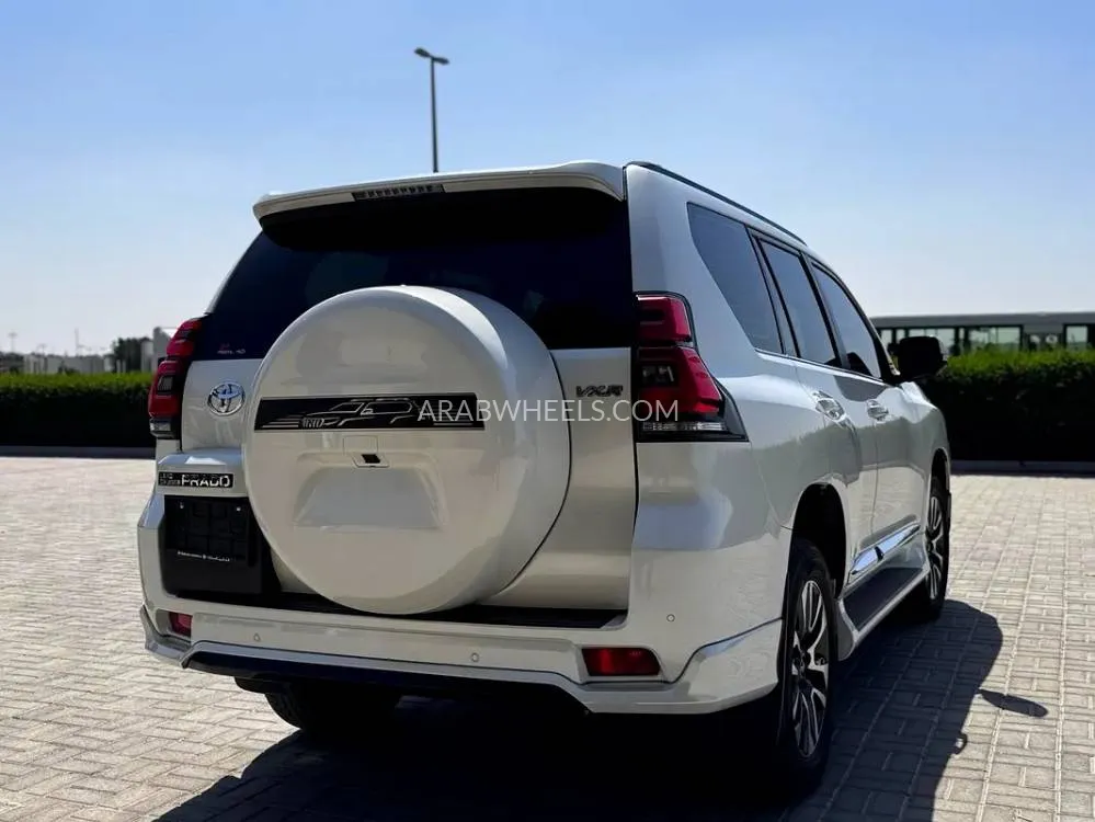 Toyota Land Cruiser Prado 2023 for Sale in Sharjah Image-3