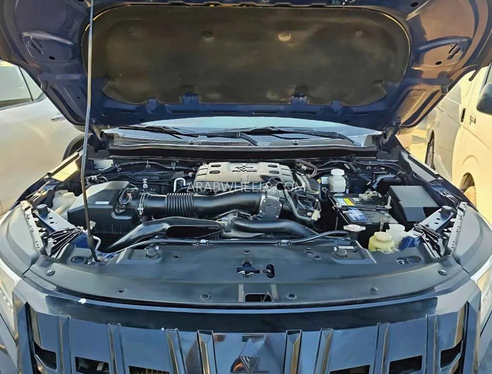 ميتسوبيشي مونتيرو 2020 for Sale in دبي Image-6