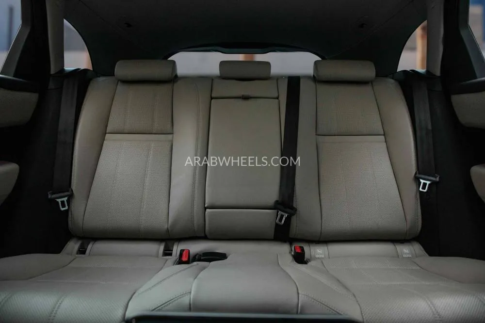 Land Rover Range Rover Velar 2018 for Sale in Dubai Image-13